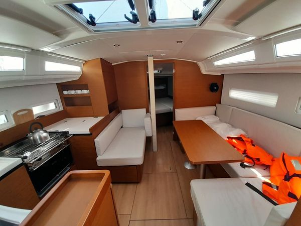 Jeanneau Sun Odyssey 410 | Hygge