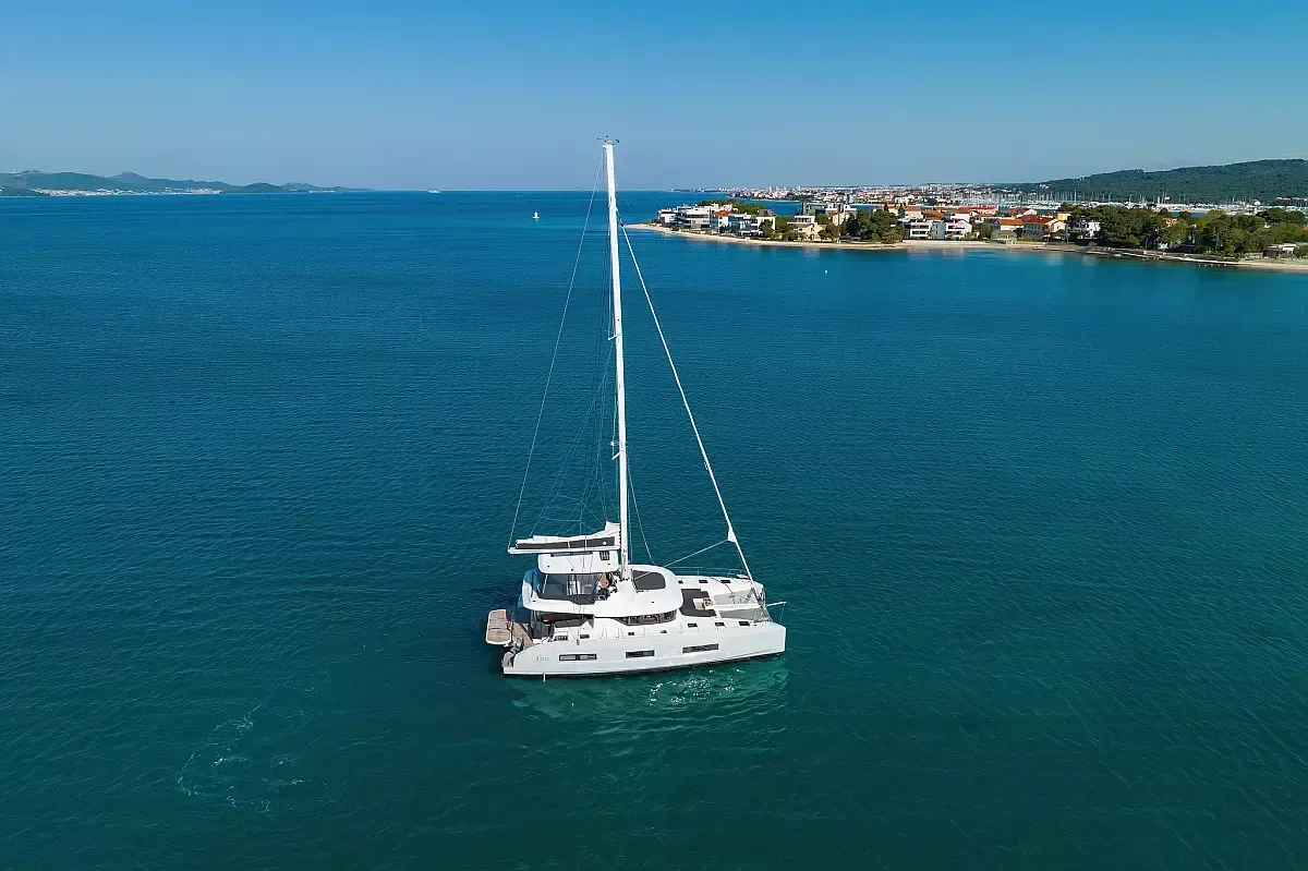 Lagoon 55 | Champagne Please