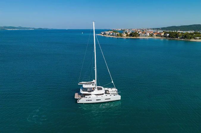 Lagoon 55 | Champagne Please