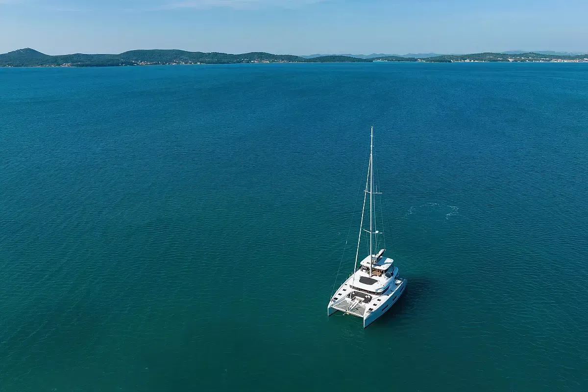 Lagoon 55 | Champagne Please