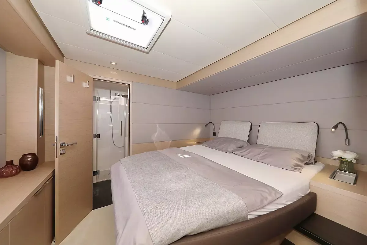 Lagoon 55 | Champagne Please