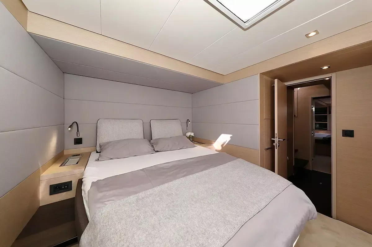 Lagoon 55 | Champagne Please