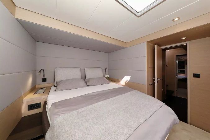 Lagoon 55 | Champagne Please