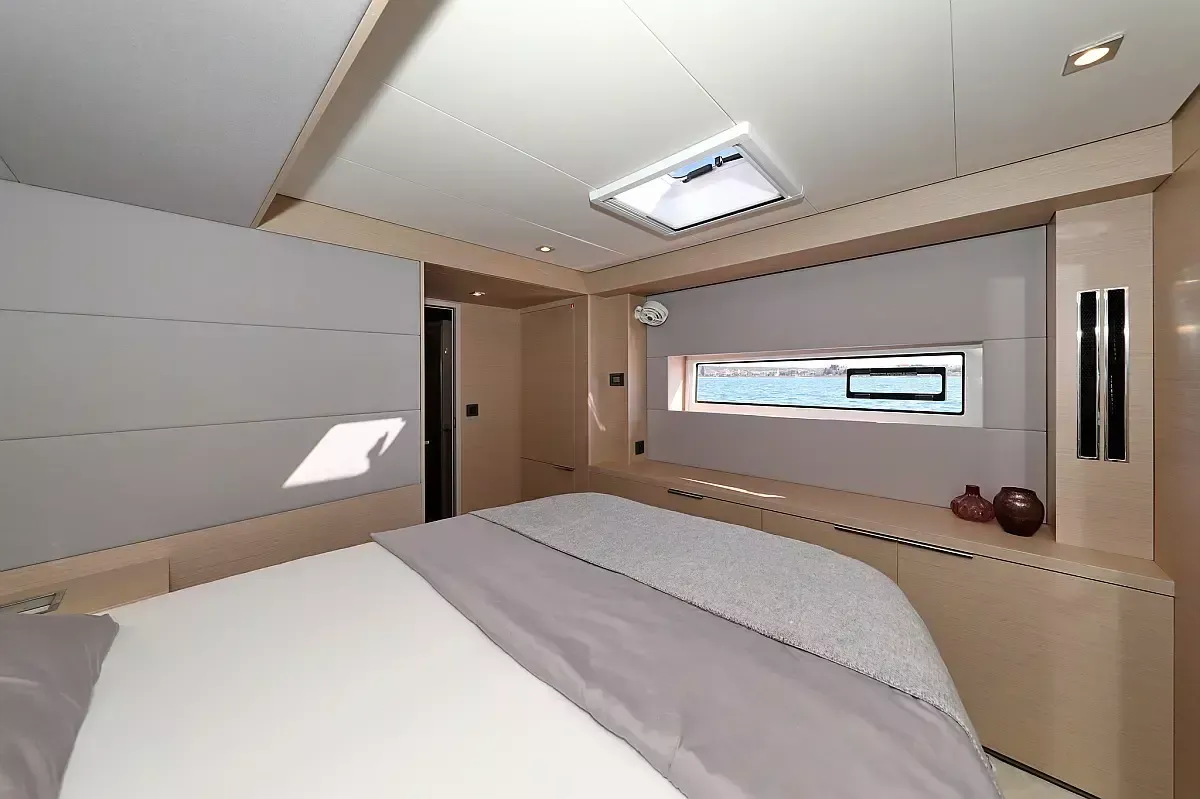 Lagoon 55 | Champagne Please