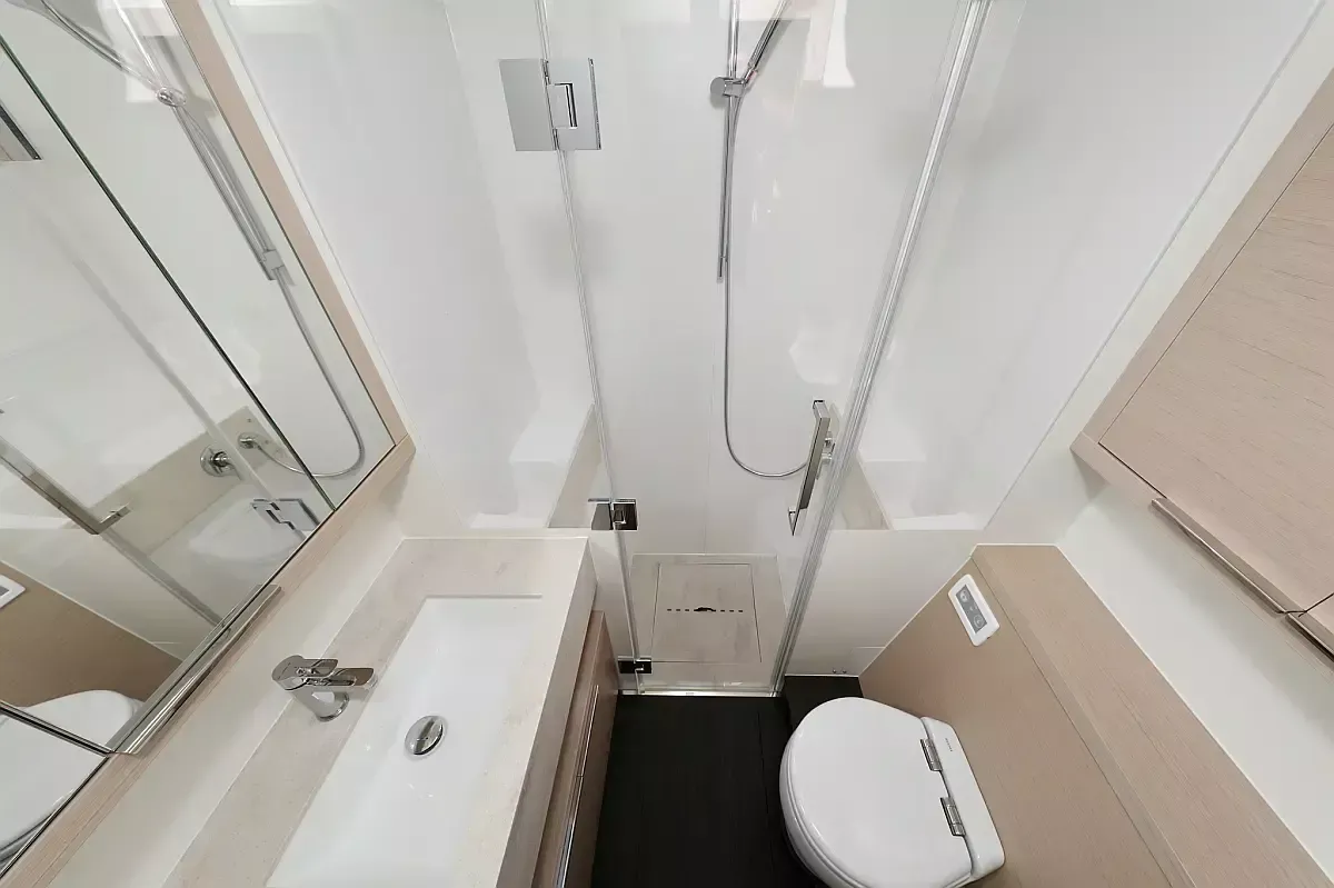 Lagoon 55 | Champagne Please