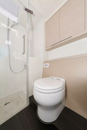 Lagoon 55 | Champagne Please