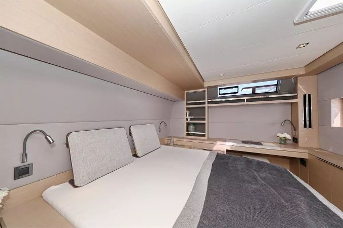 Lagoon 55 | Champagne Please