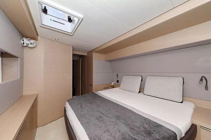 Lagoon 55 | Champagne Please