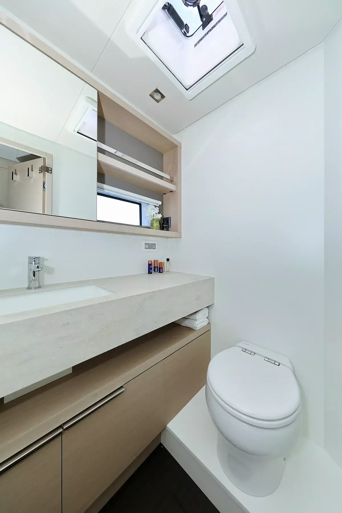 Lagoon 55 | Champagne Please