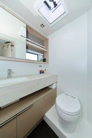 Lagoon 55 | Champagne Please