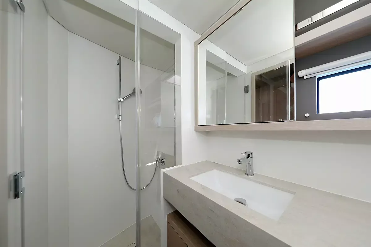 Lagoon 55 | Champagne Please