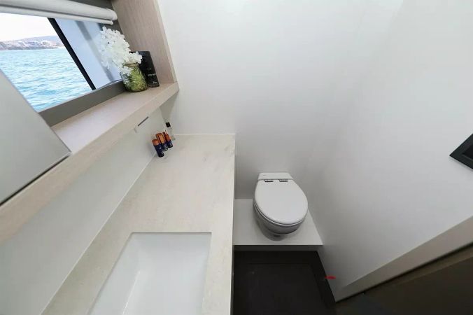 Lagoon 55 | Champagne Please