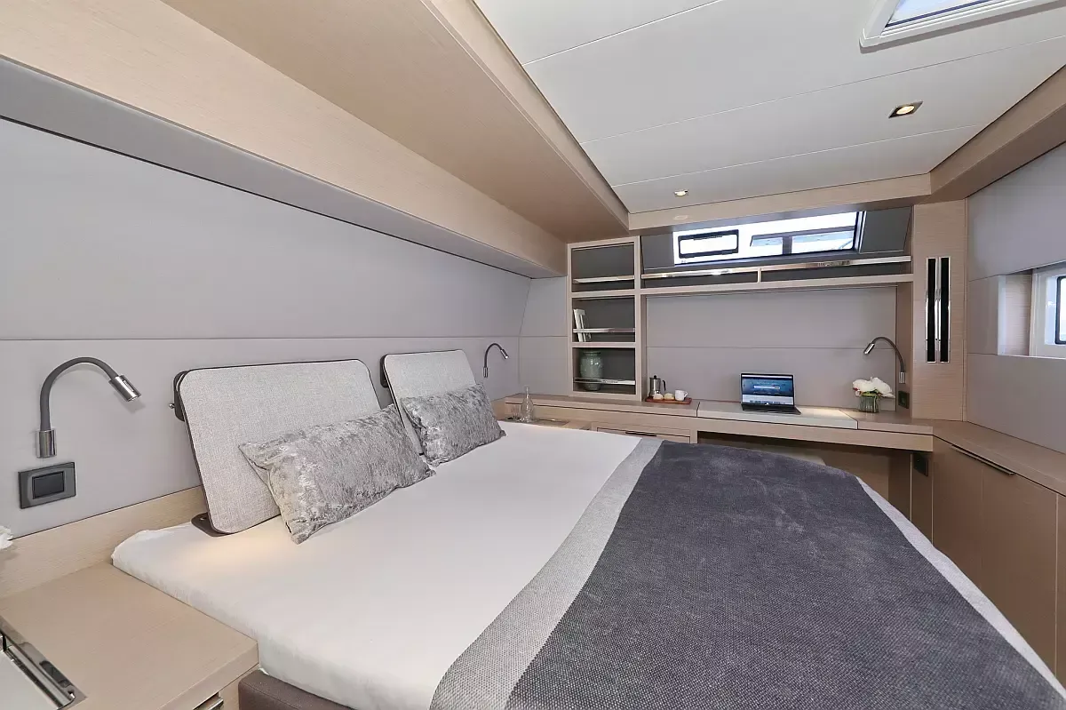 Lagoon 55 | Champagne Please