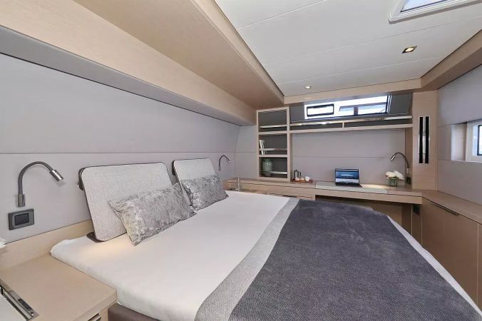 Lagoon 55 | Champagne Please