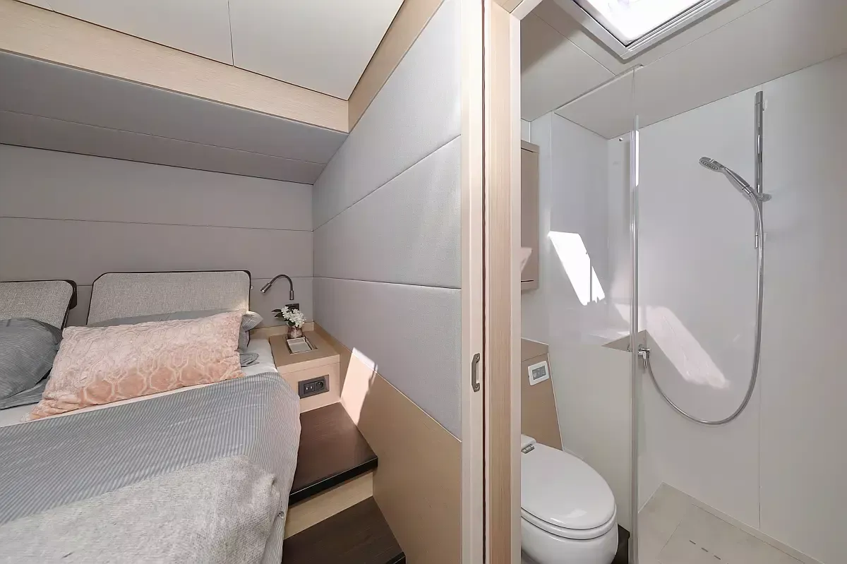 Lagoon 55 | Champagne Please