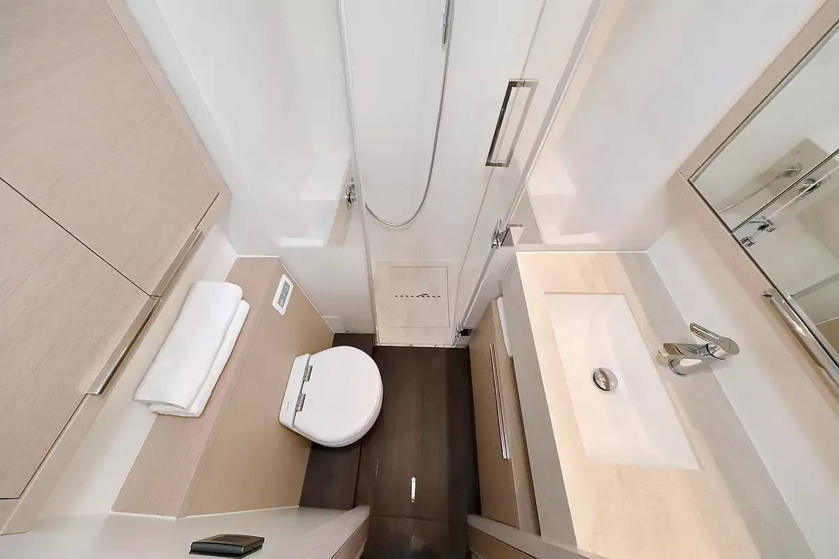 Lagoon 55 | Champagne Please