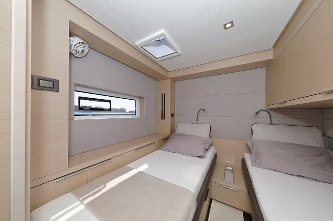 Lagoon 55 | Champagne Please