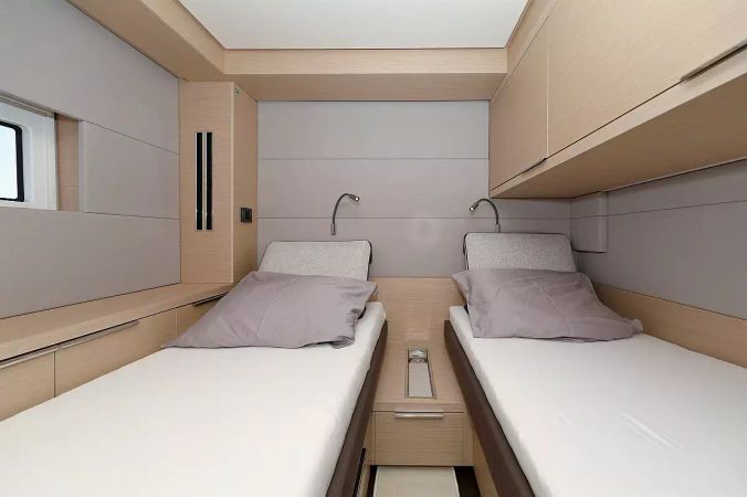 Lagoon 55 | Champagne Please