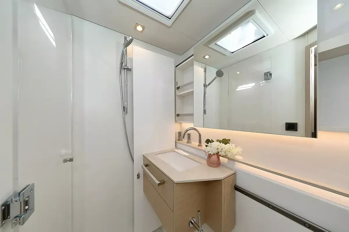 Lagoon 55 | Champagne Please