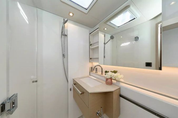 Lagoon 55 | Champagne Please