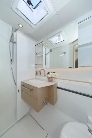 Lagoon 55 | Champagne Please