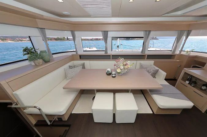 Lagoon 55 | Champagne Please