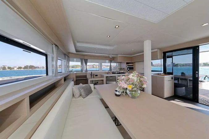 Lagoon 55 | Champagne Please