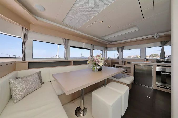 Lagoon 55 | Champagne Please