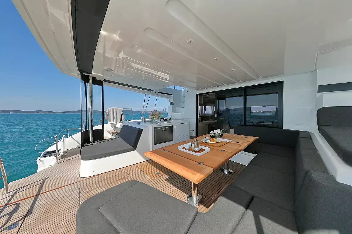 Lagoon 55 | Champagne Please