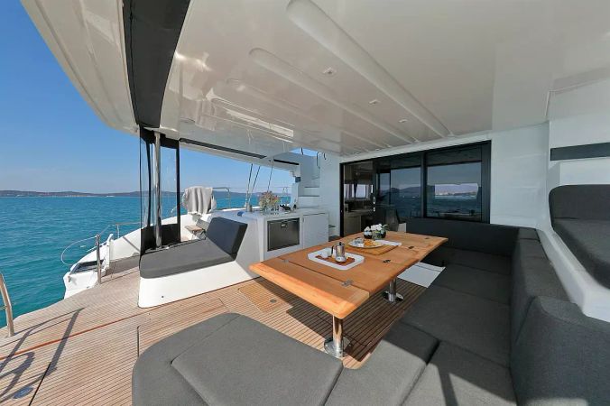 Lagoon 55 | Champagne Please