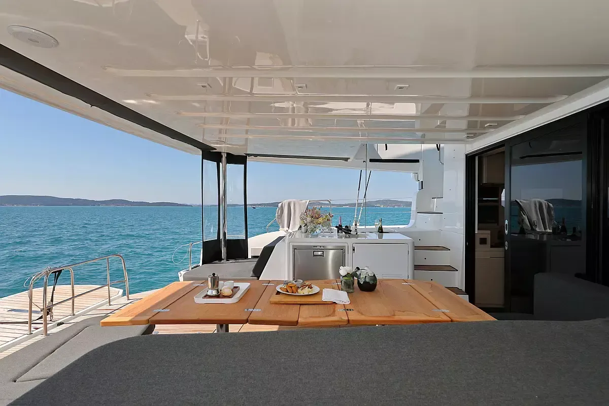 Lagoon 55 | Champagne Please