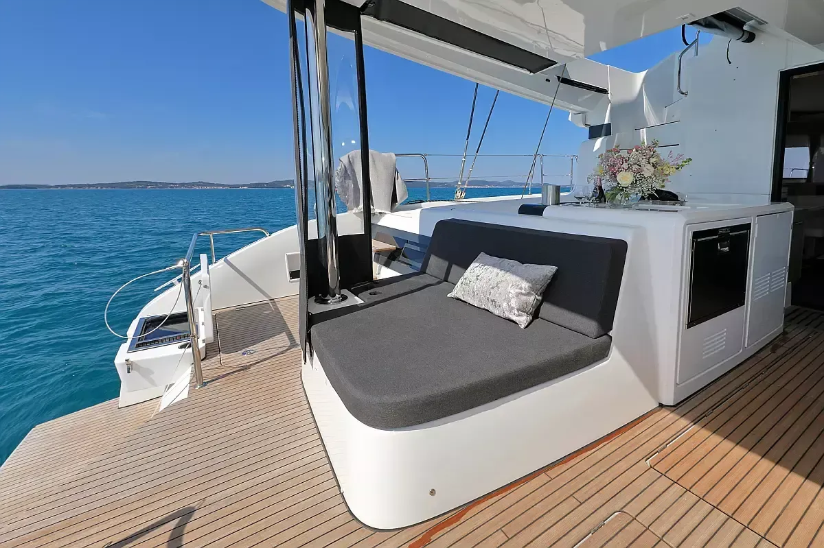 Lagoon 55 | Champagne Please