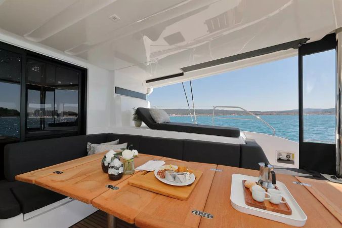 Lagoon 55 | Champagne Please