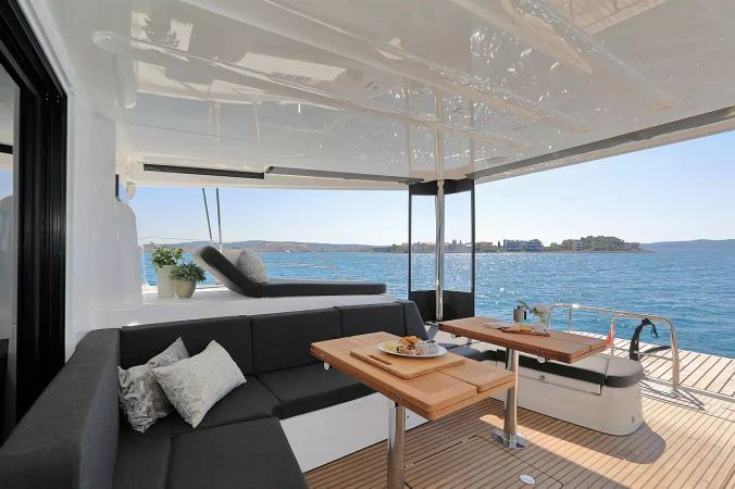 Lagoon 55 | Champagne Please