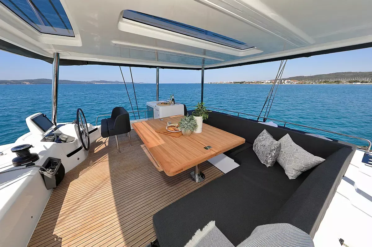 Lagoon 55 | Champagne Please