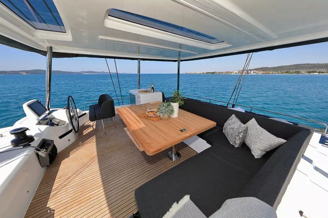 Lagoon 55 | Champagne Please