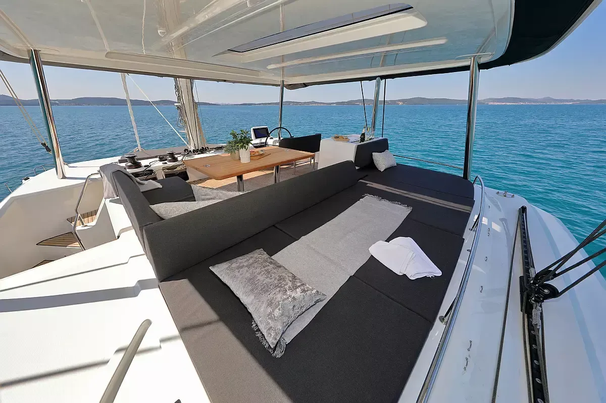 Lagoon 55 | Champagne Please