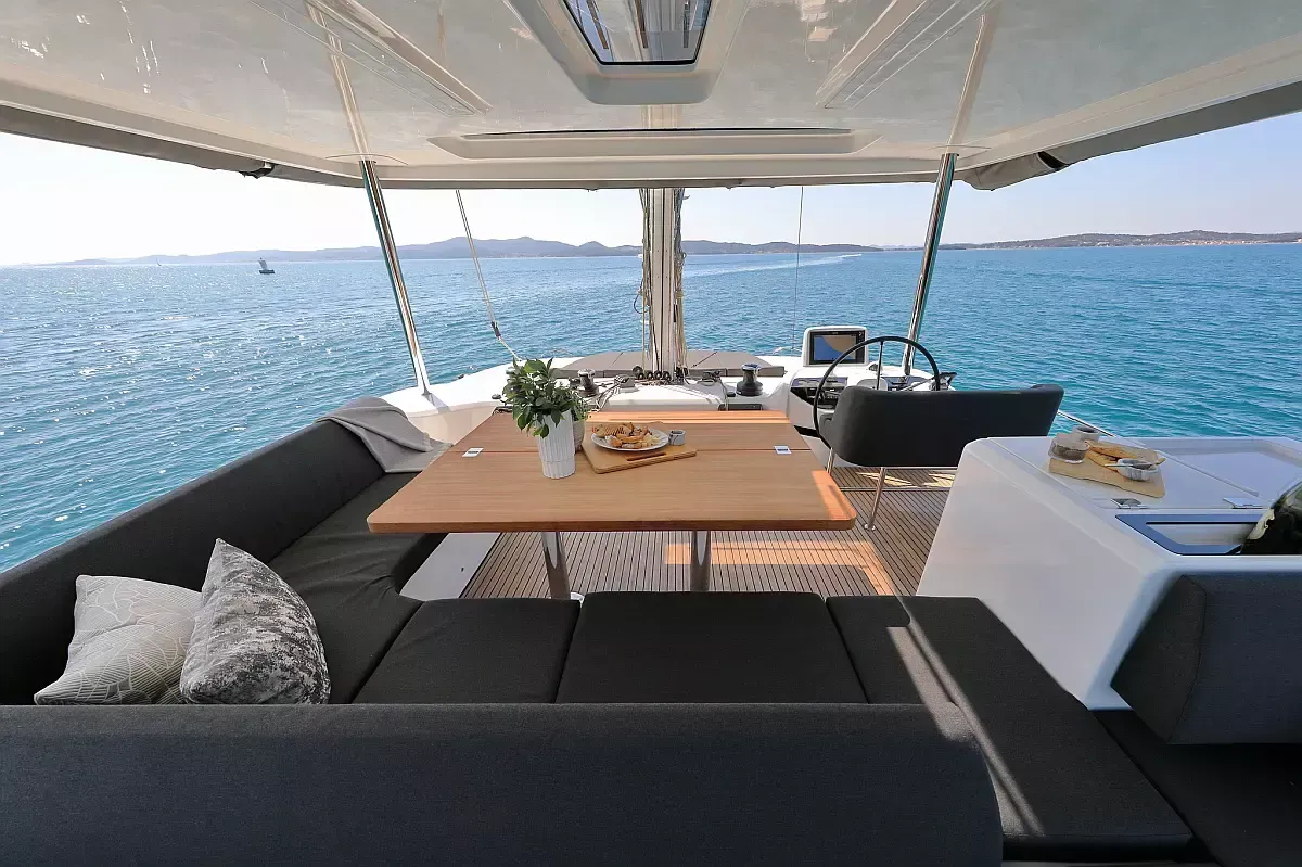 Lagoon 55 | Champagne Please