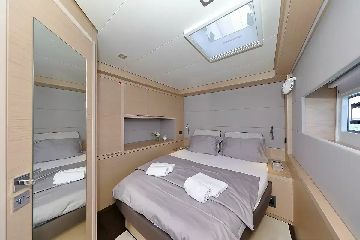 Lagoon 55 | Champagne Please