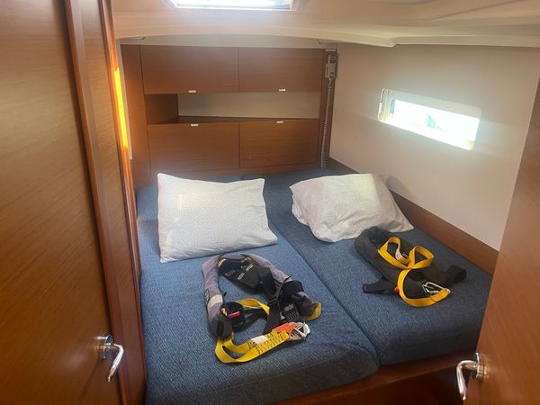 Jeanneau Sun Odyssey 410 | Albarino