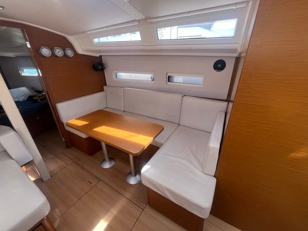 Jeanneau Sun Odyssey 410 | Albarino