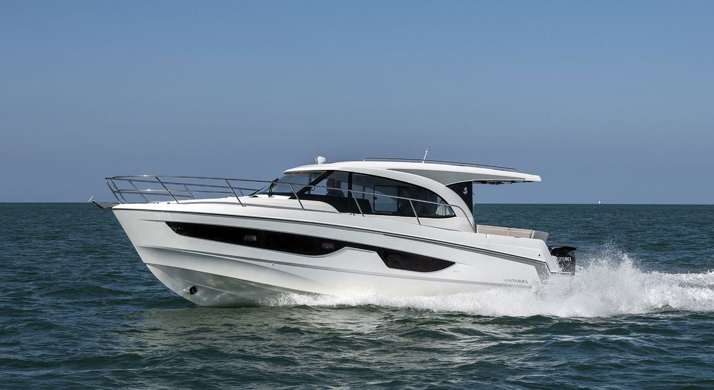 Beneteau Antares 11 | Silver Fox