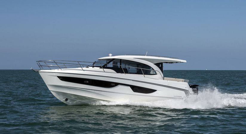 Beneteau Antares 11 | Silver Fox