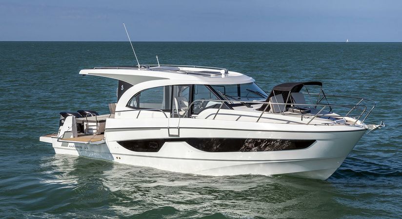 Beneteau Antares 11 | Silver Fox