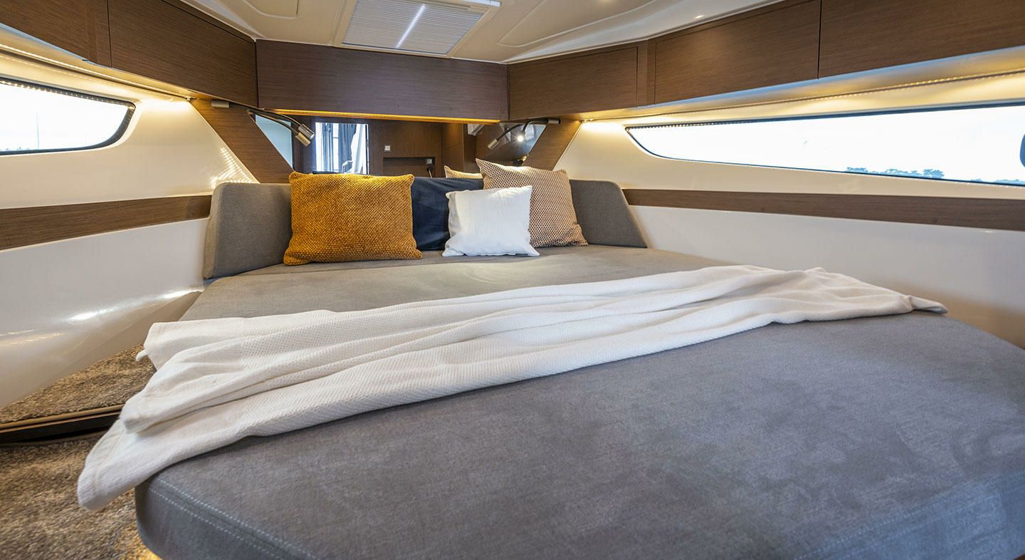 Beneteau Antares 11 | Silver Fox