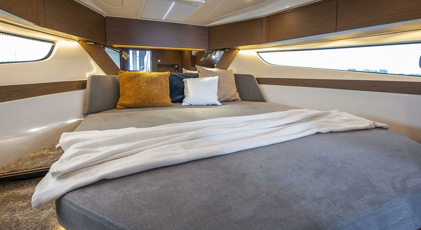 Beneteau Antares 11 | Silver Fox