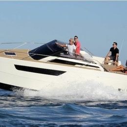 Nuva Yachts M9 Cabin | New