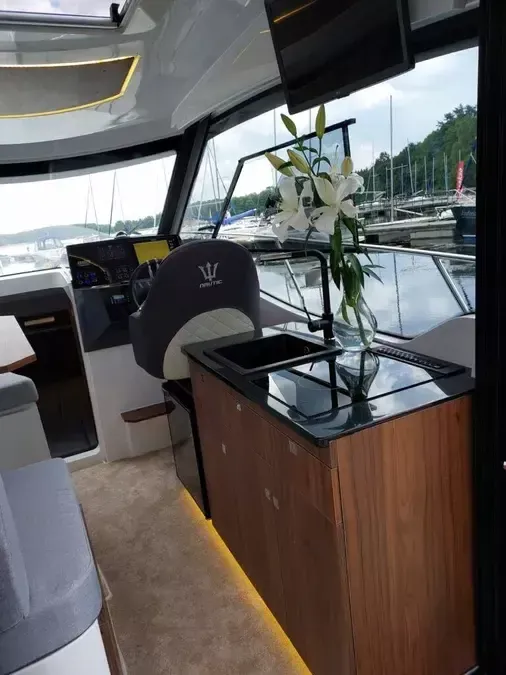 Nautic 880 | Nadya