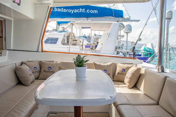 Lagoon 500 | Blue Metis