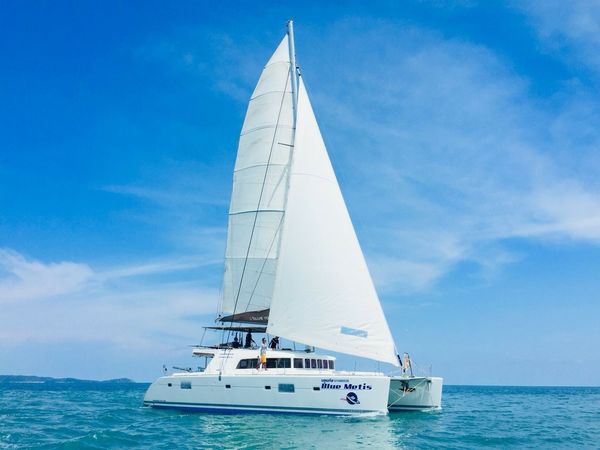Lagoon 500 | Blue Metis